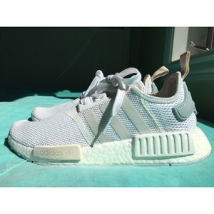 ADIDAS WOMENS NMD R1 - White, 7.5
